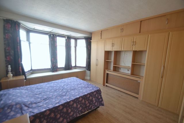  Image of 3 bedroom Terraced house to rent in Lyndhurst Gardens Barking IG11 at Lyndhurst Gardens  Barking, IG11 9YB