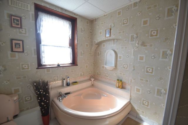  Image of 3 bedroom Terraced house to rent in Lyndhurst Gardens Barking IG11 at Lyndhurst Gardens  Barking, IG11 9YB