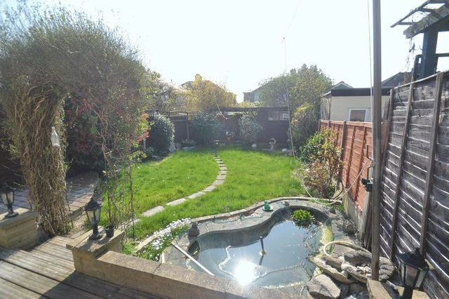  Image of 3 bedroom Terraced house to rent in Lyndhurst Gardens Barking IG11 at Lyndhurst Gardens  Barking, IG11 9YB