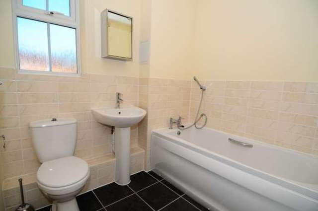  Image of 2 bedroom Apartment to rent in Rawlinson Road Maidenbower Crawley RH10 at Rawlinson Road Maidenbower Crawley, RH10 7DP