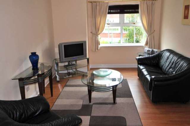  Image of 2 bedroom Apartment to rent in Chapel Road Redhill RH1 at Maple House, Chapel Road  Redhill, RH1 1LA