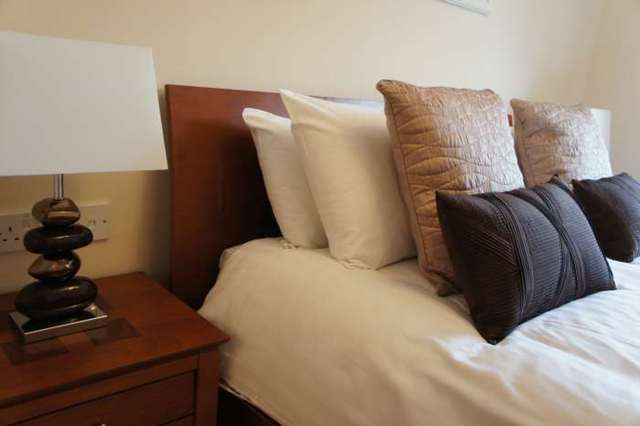  Image of 2 bedroom Apartment to rent in Chapel Road Redhill RH1 at Maple House, Chapel Road  Redhill, RH1 1LA