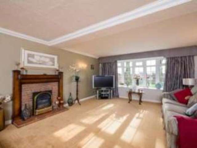  Image of 4 bedroom Detached house for sale in Mapperley Plains Mapperley Nottingham NG3 at Nottingham Nottinghamshire Porchester, NG3 5RU