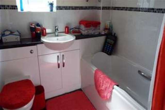  Image of 3 bedroom Terraced house to rent in Thornybush Gardens Medstead Alton GU34 at Alton, GU34 5FJ