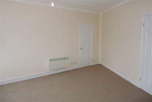  Image of 1 bedroom Flat to rent in Crowlas Penzance TR20 at Penzance, TR20 8DX