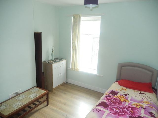  Image of 5 bedroom Terraced house to rent in Ninian Park Road Cardiff CF11 at Ninian Park Road  Cardiff, CF11 6HY