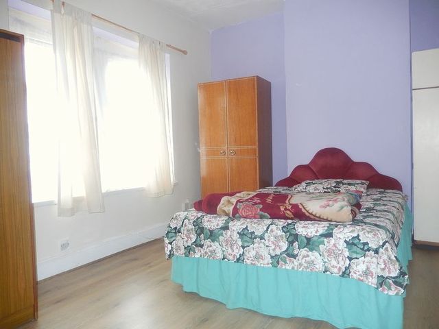  Image of 5 bedroom Terraced house to rent in Ninian Park Road Cardiff CF11 at Ninian Park Road  Cardiff, CF11 6HY
