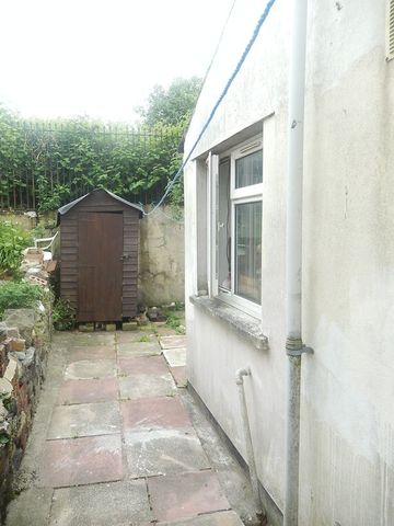  Image of 5 bedroom Terraced house to rent in Ninian Park Road Cardiff CF11 at Ninian Park Road  Cardiff, CF11 6HY