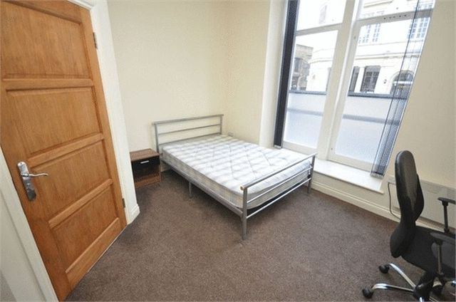  Image of 1 bedroom Property to rent in Northumberland Street Huddersfield HD1 at 8 Northumberland Street  Huddersfield, HD1 1DT