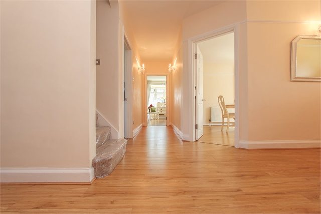  Image of 3 bedroom Detached house for sale in Oaklands Avenue Watford WD19 at Watford, WD19 4TN
