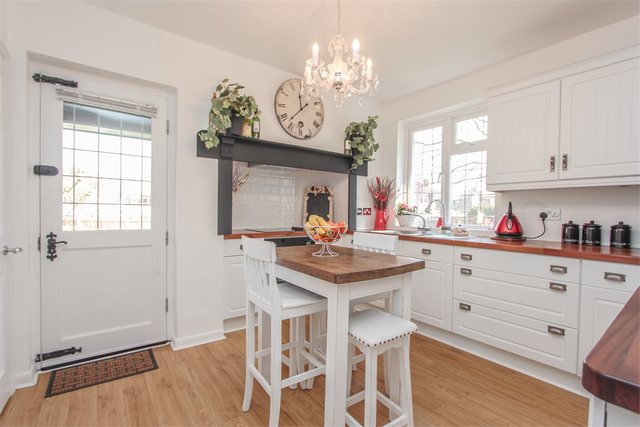  Image of 3 bedroom Detached house for sale in Oaklands Avenue Watford WD19 at Watford, WD19 4TN