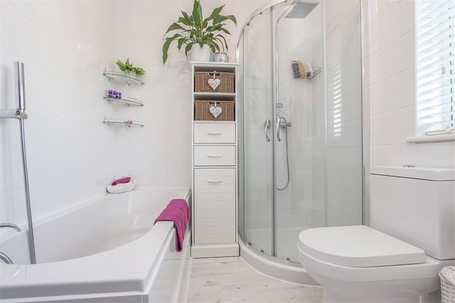  Image of 3 bedroom Detached house for sale in Oaklands Avenue Watford WD19 at Watford, WD19 4TN