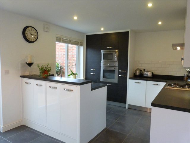  Image of 3 bedroom Detached house to rent in Ouzel Chase Bracknell RG12 at Bracknell Berkshire Easthampstead, RG12 8DU