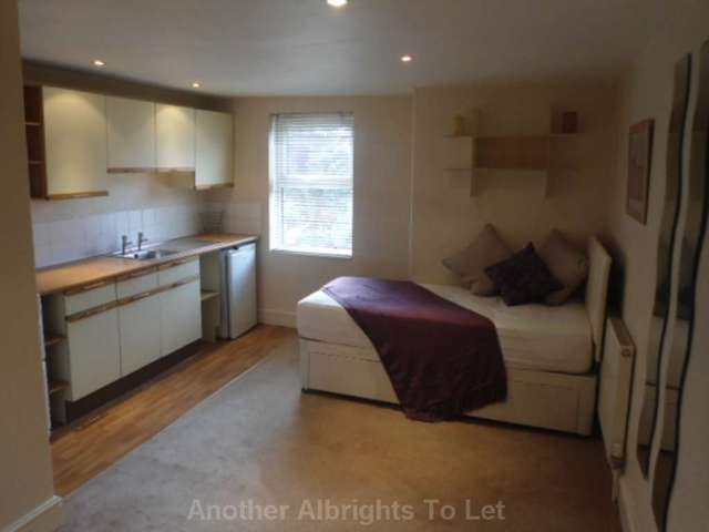  Image of Studio flat to rent in Oxford Road Acocks Green Birmingham B27 at Oxford Road Acock`s Green Birmingham, B27 6DR