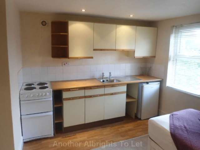  Image of Studio flat to rent in Oxford Road Acocks Green Birmingham B27 at Oxford Road Acock`s Green Birmingham, B27 6DR