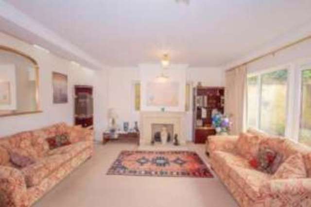 Image of 4 bedroom Detached house for sale in Park Grove Westbury-on-Trym Bristol BS9 at Westbury-on-Trym Bristol Westbury on Trym, BS9 4LQ