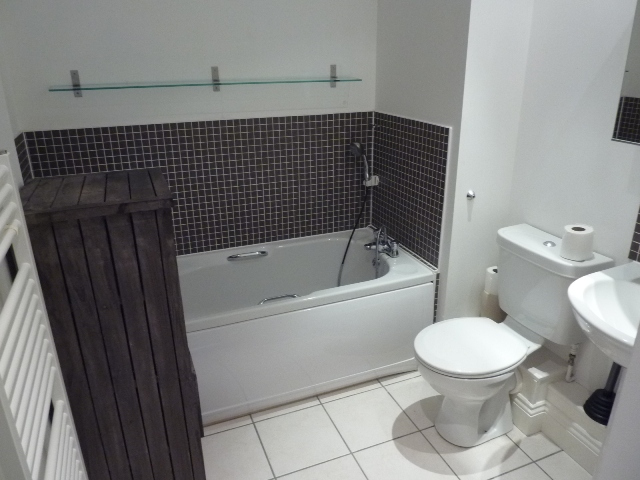  Image of 2 bedroom Apartment to rent in Tuke Walk Swindon SN1 at Swindon  Wiltshire, SN1 4GR
