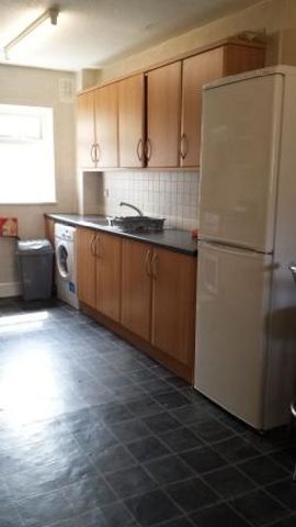  Image of 6 bedroom House Share to rent in Pershore Road Selly Park Birmingham B29 at Selly Park Bristol Selly Park, B29 7PU