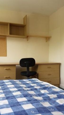  Image of 6 bedroom House Share to rent in Pershore Road Selly Park Birmingham B29 at Selly Park Bristol Selly Park, B29 7PU