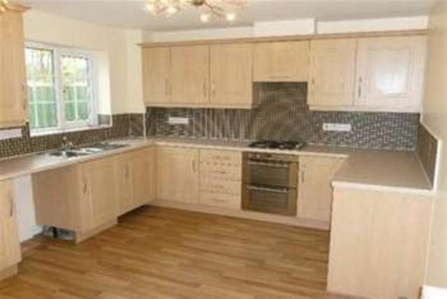  Image of 4 bedroom Property to rent in Roberts Grove Aston Sheffield S26 at Sheffield, S26 2DJ
