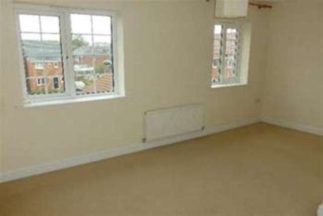  Image of 4 bedroom Property to rent in Roberts Grove Aston Sheffield S26 at Sheffield, S26 2DJ