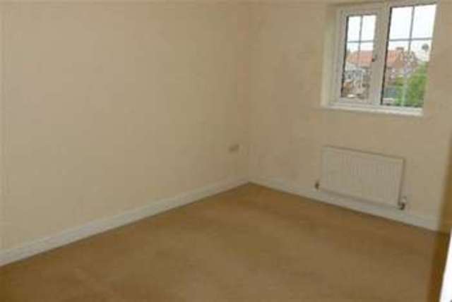  Image of 4 bedroom Property to rent in Roberts Grove Aston Sheffield S26 at Sheffield, S26 2DJ