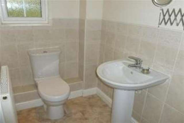  Image of 4 bedroom Property to rent in Roberts Grove Aston Sheffield S26 at Sheffield, S26 2DJ