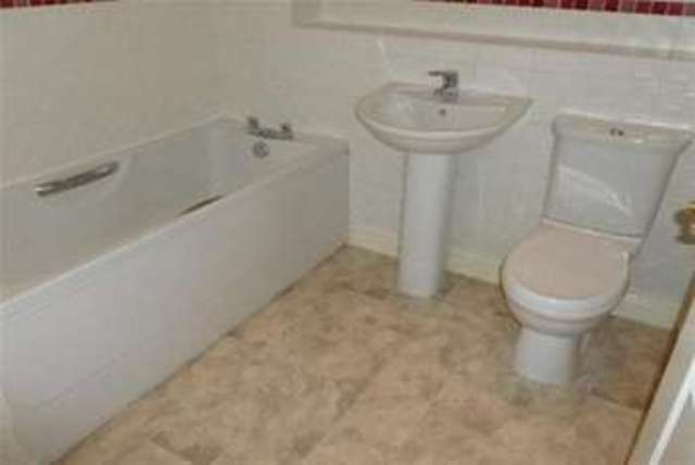 Image of 4 bedroom Property to rent in Roberts Grove Aston Sheffield S26 at Sheffield, S26 2DJ