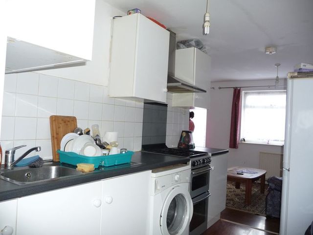  Image of 1 bedroom Flat for sale in Rochfords Gardens Slough SL2 at Rochfords Gardens  Slough, SL2 5XF