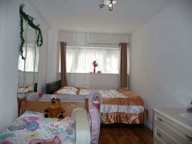  Image of 1 bedroom Flat for sale in Rochfords Gardens Slough SL2 at Rochfords Gardens  Slough, SL2 5XF
