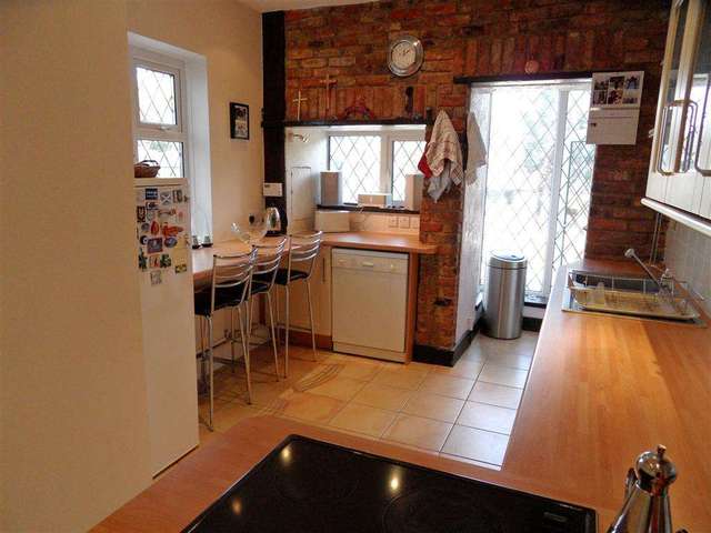  Image of 4 bedroom Detached house to rent in Rutherwyke Close Stoneleigh Epsom KT17 at Rutherwyke Close Stoneleigh Epsom, KT17 2NA