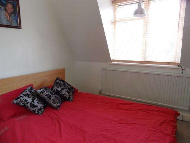  Image of 4 bedroom Detached house to rent in Rutherwyke Close Stoneleigh Epsom KT17 at Rutherwyke Close Stoneleigh Epsom, KT17 2NA