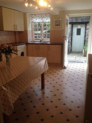  Image of 3 bedroom Detached house to rent in School Lane Hathersage Hope Valley S32 at School Lane Hathersage HOPE VALLEY, S32 1BZ
