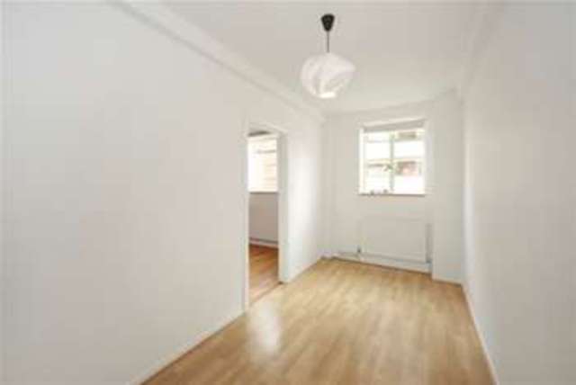  Image of 1 bedroom Flat to rent in Sheen Road Richmond TW9 at Richmond, TW9 1AX