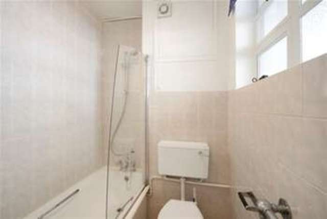  Image of 1 bedroom Flat to rent in Sheen Road Richmond TW9 at Richmond, TW9 1AX