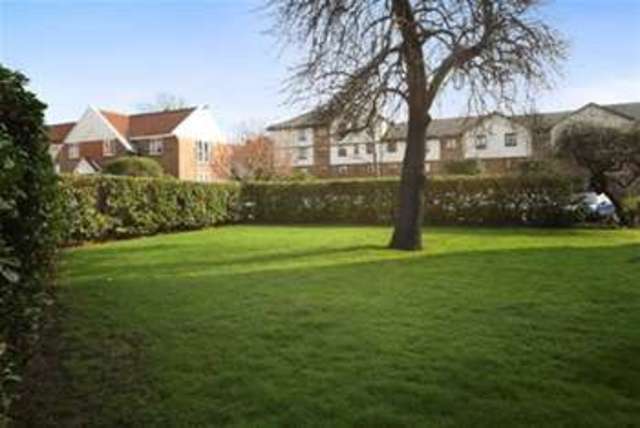  Image of 1 bedroom Flat to rent in Sheen Road Richmond TW9 at Richmond, TW9 1AX