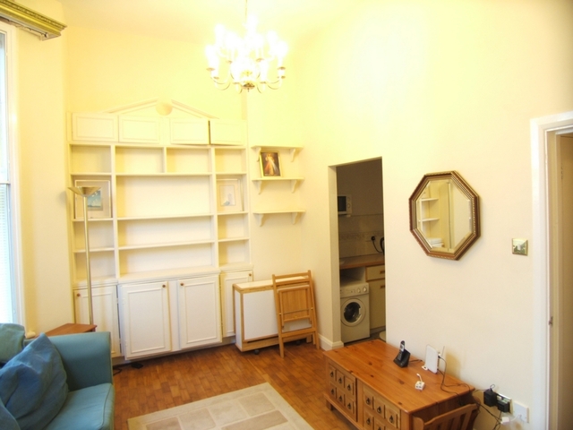  Image of 1 bedroom Flat to rent in Sinclair Road London W14 at Brook Green Kensington Olympia W14 London, W14 0NH