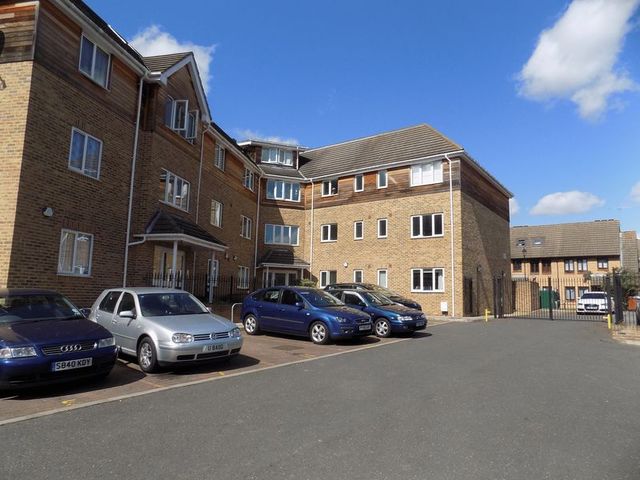  Image of 2 bedroom Flat to rent in Osborne Street Slough SL1 at Osborne Street  Slough, SL1 1PP