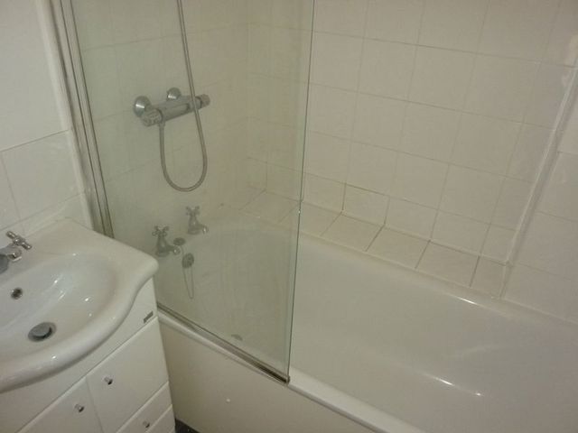  Image of 1 bedroom Flat to rent in Southchurch Road Southend-on-Sea SS1 at Southchurch Road  Southend-On-Sea, SS1 2NW