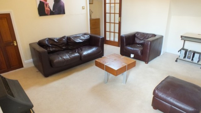  Image of 2 bedroom Apartment to rent in Kirkstall Lane Headingley Leeds LS6 at Kirkstall Lane  Leeds, LS6 3DS