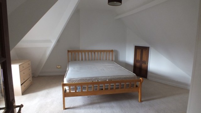  Image of 2 bedroom Apartment to rent in Kirkstall Lane Headingley Leeds LS6 at Kirkstall Lane  Leeds, LS6 3DS