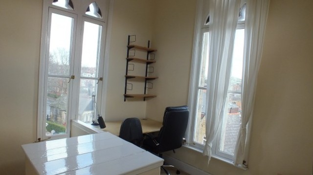  Image of 2 bedroom Apartment to rent in Kirkstall Lane Headingley Leeds LS6 at Kirkstall Lane  Leeds, LS6 3DS