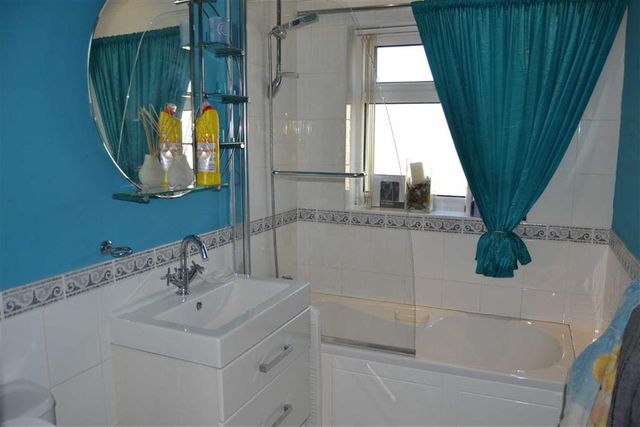  Image of 3 bedroom Property for sale in St. Marys Walk Bridlington YO16 at St Marys Walk Bridlington Bridlington, YO16 7LJ