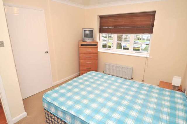  Image of 2 bedroom Apartment to rent in St. Nicholas Court Crawley RH10 at St Nicholas Court, Crawley Lane Pound Hill Crawley, RH10 7GT