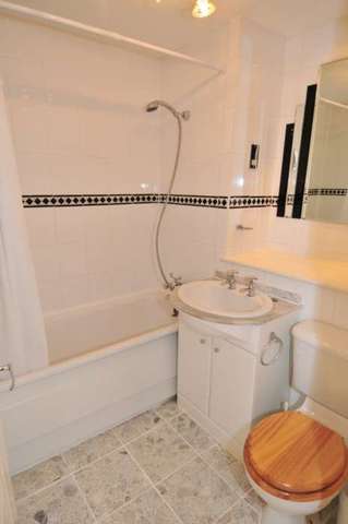  Image of 2 bedroom Apartment to rent in St. Nicholas Court Crawley RH10 at St Nicholas Court, Crawley Lane Pound Hill Crawley, RH10 7GT