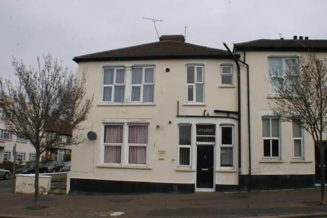  Image of 2 bedroom Flat for sale in Station Road Westcliff-on-Sea SS0 at Station Road  Westcliff On Sea, SS0 7RA