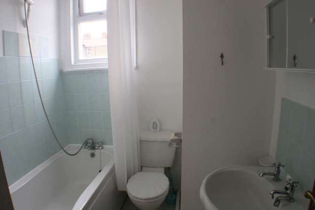  Image of 2 bedroom Flat for sale in Station Road Westcliff-on-Sea SS0 at Station Road  Westcliff On Sea, SS0 7RA