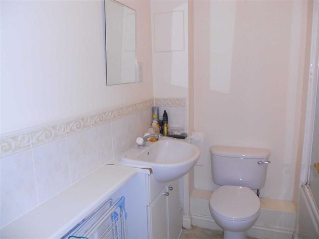  Image of 2 bedroom Property for sale in Grove Road Bournemouth BH1 at The Farthings East Clilff East Clilff, BH1 3AS