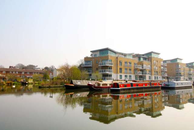  Image of 3 bedroom Apartment for sale in Tallow Road Brentford TW8 at Braunston House Tallow Road Brentford, TW8 8ET