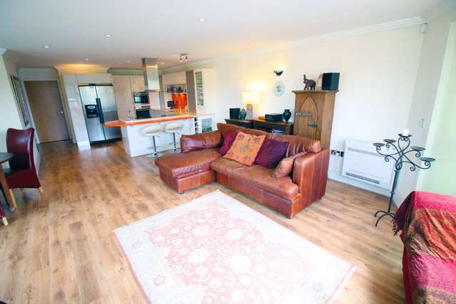  Image of 3 bedroom Apartment for sale in Tallow Road Brentford TW8 at Braunston House Tallow Road Brentford, TW8 8ET